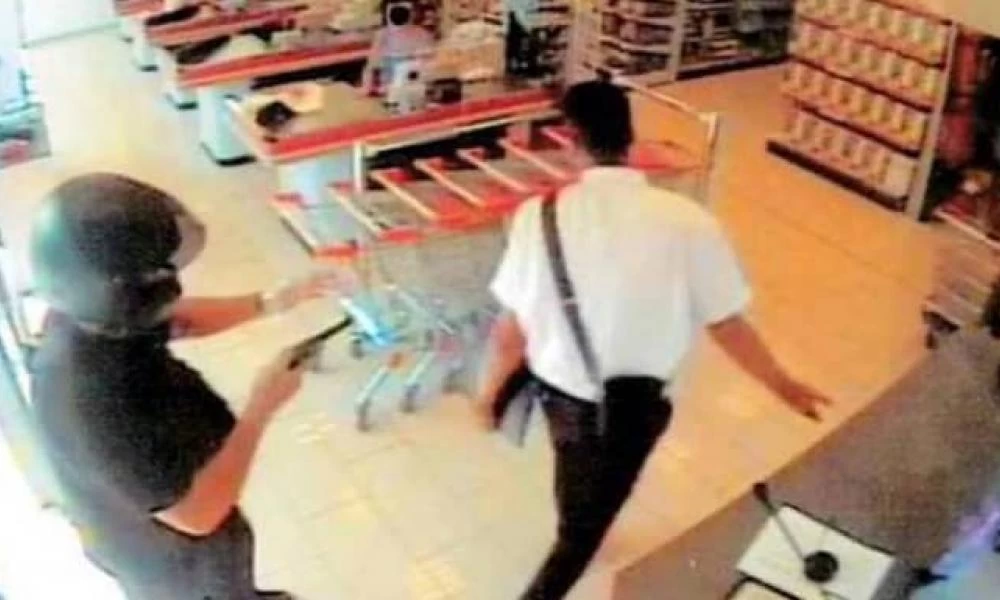 Ένοπλη ληστεία σε σούπερ μάρκετ στον Παλαιό Φάληρο